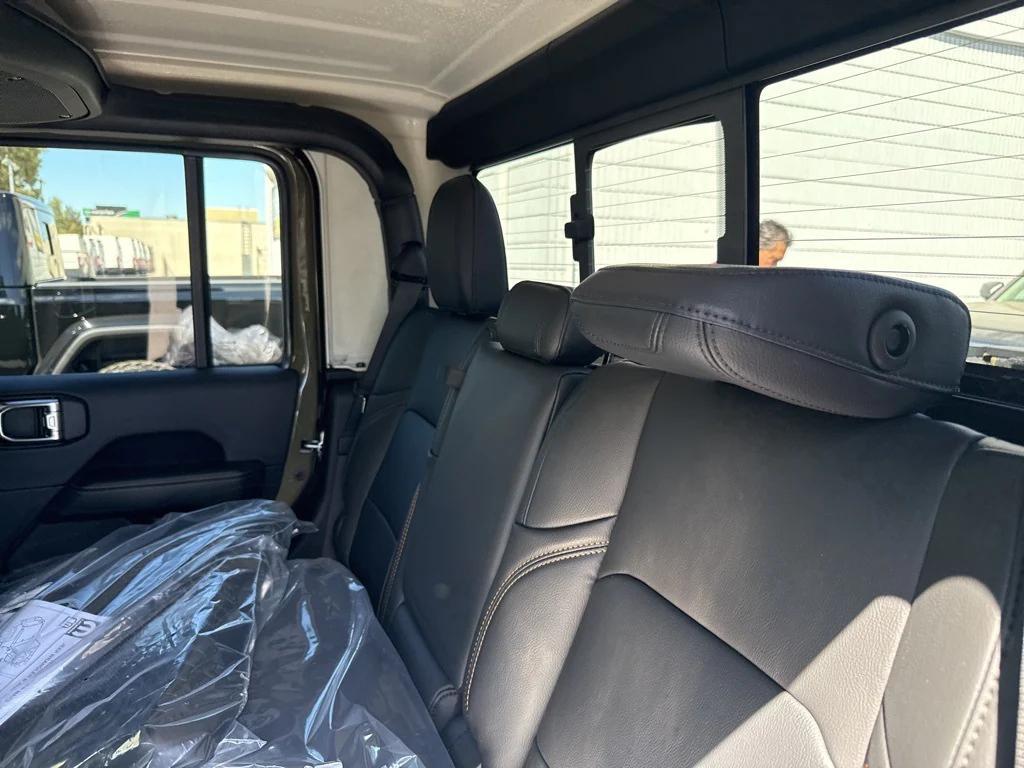 new 2025 Jeep Gladiator car, priced at $52,695