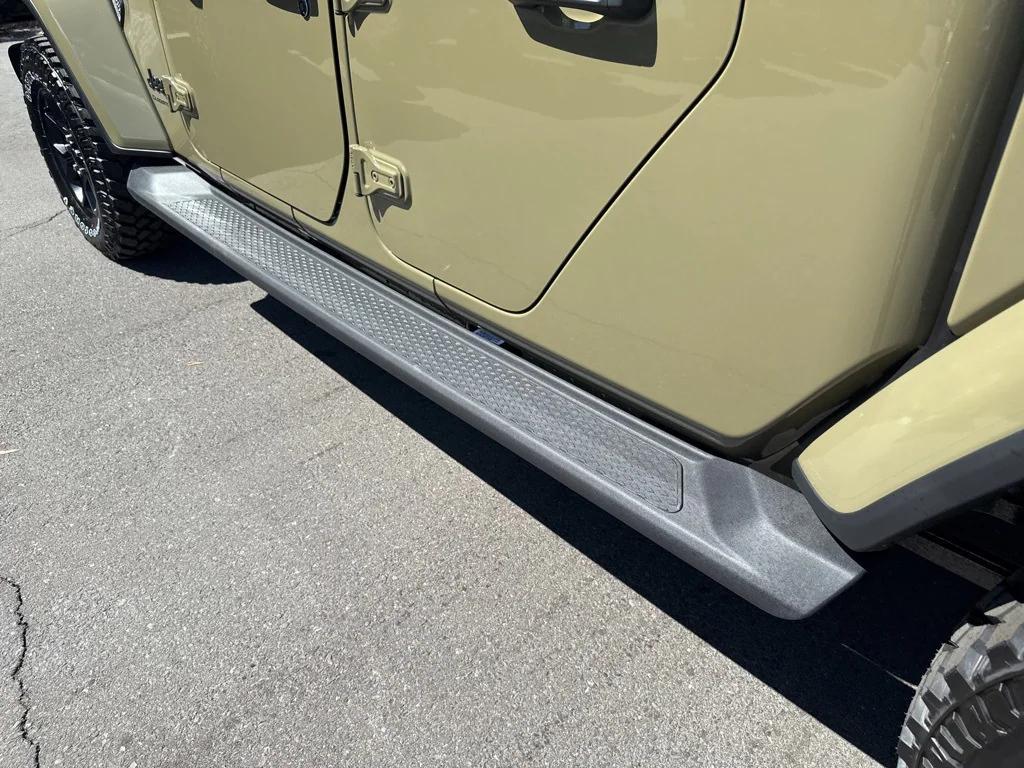 new 2025 Jeep Gladiator car, priced at $52,695
