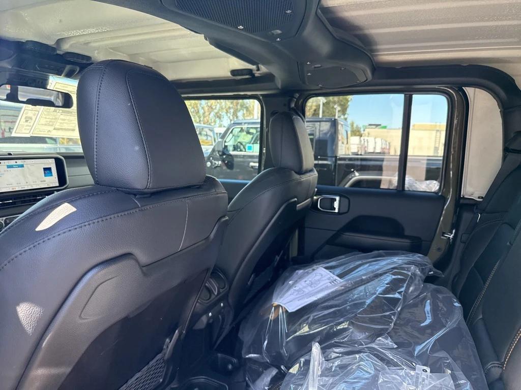 new 2025 Jeep Gladiator car, priced at $52,695