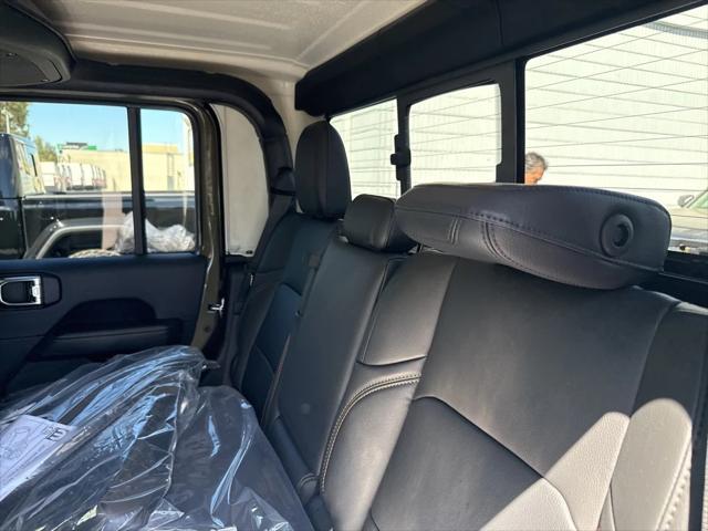 new 2025 Jeep Gladiator car, priced at $52,695