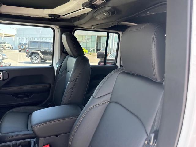 new 2025 Jeep Gladiator car, priced at $51,160
