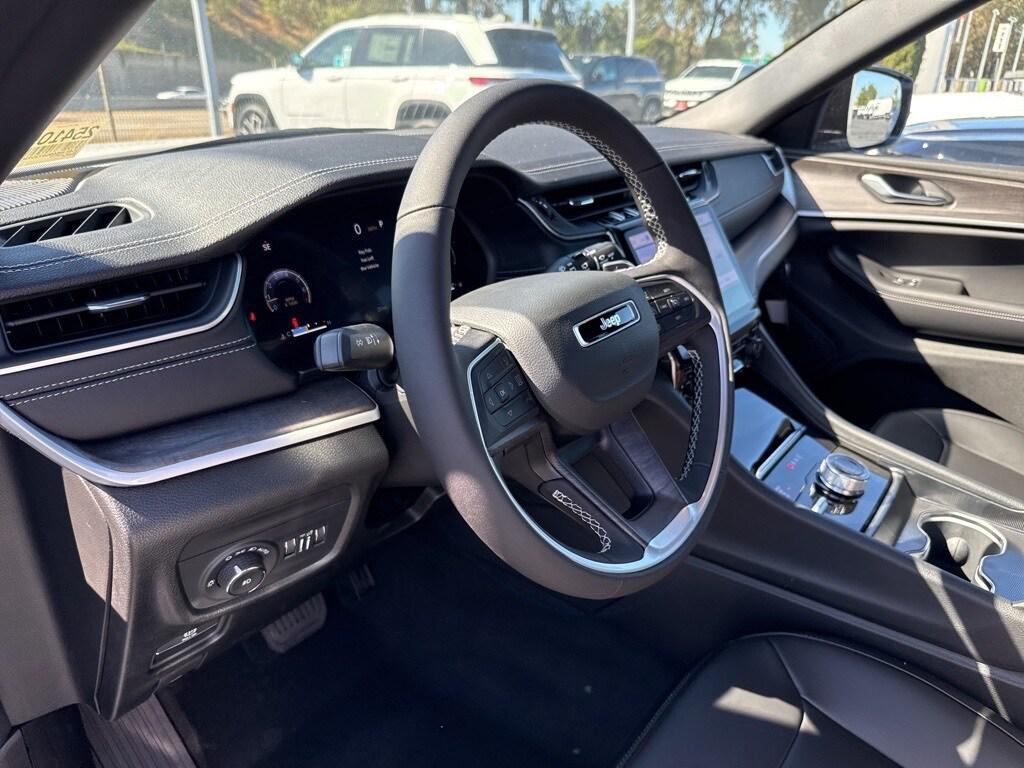 new 2025 Jeep Grand Cherokee car, priced at $46,900