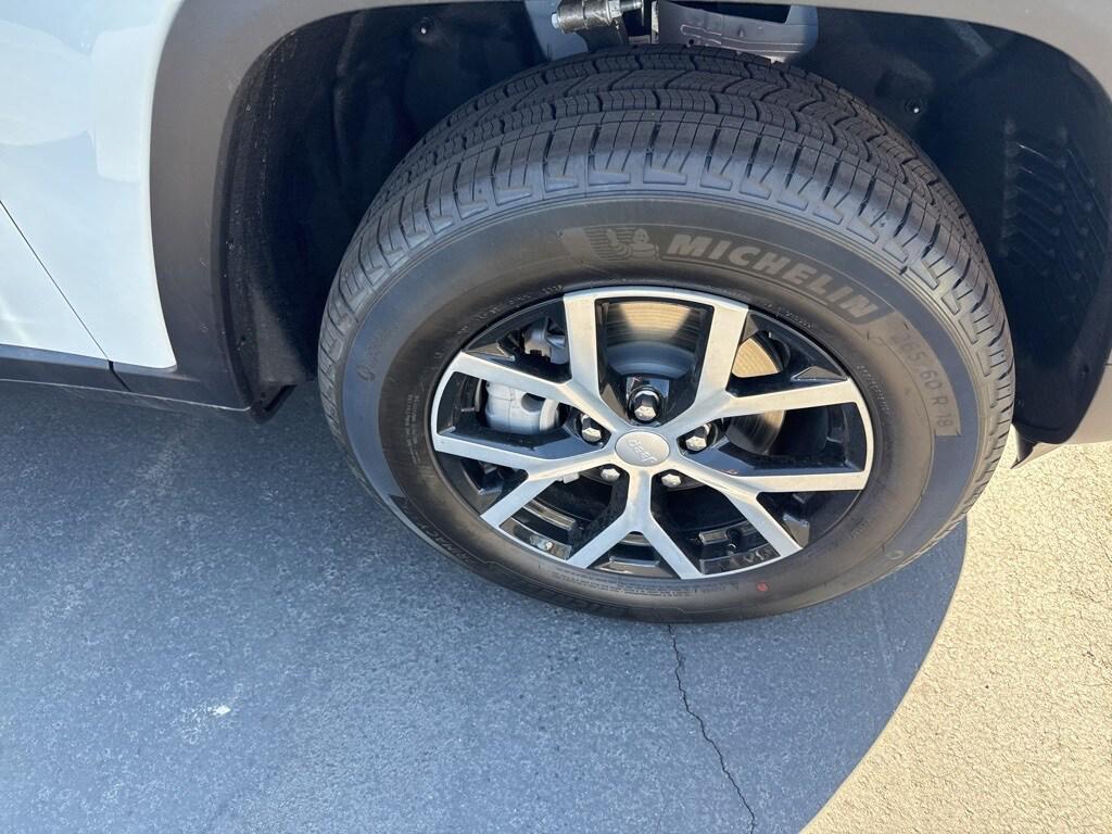 new 2025 Jeep Grand Cherokee car, priced at $46,900