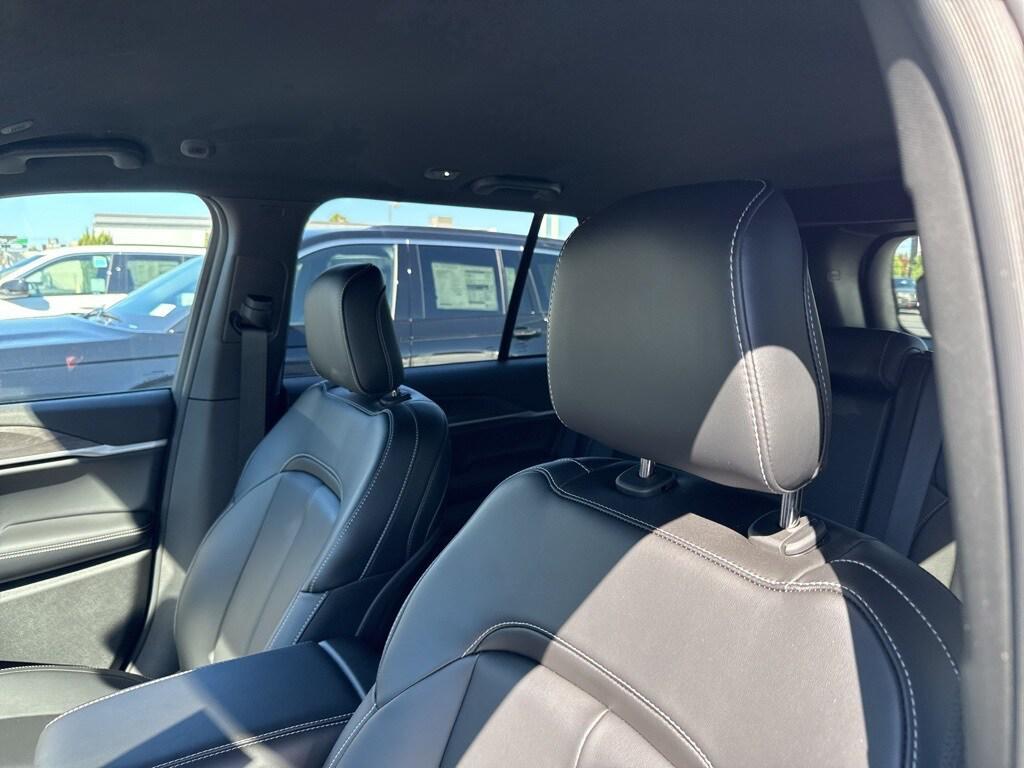new 2025 Jeep Grand Cherokee car, priced at $46,900