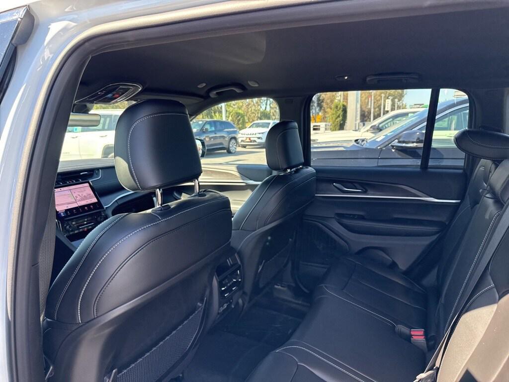 new 2025 Jeep Grand Cherokee car, priced at $46,900