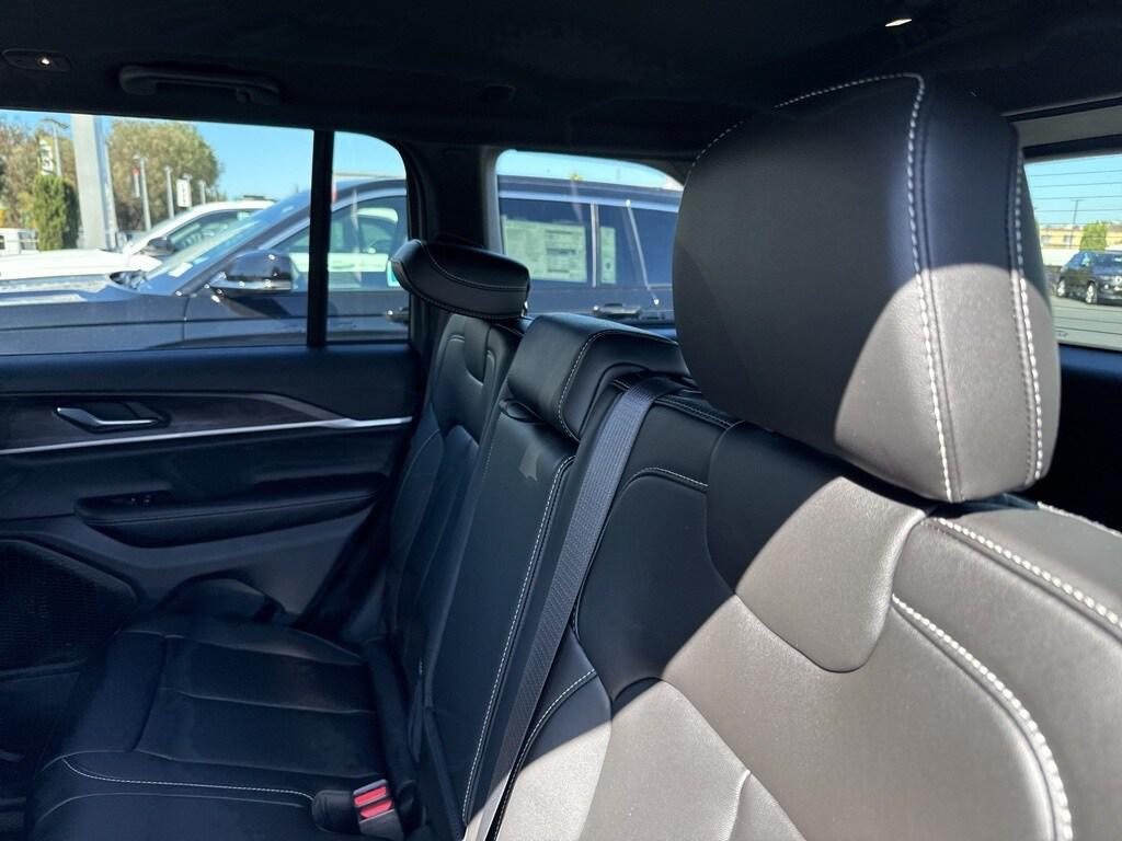 new 2025 Jeep Grand Cherokee car, priced at $46,900