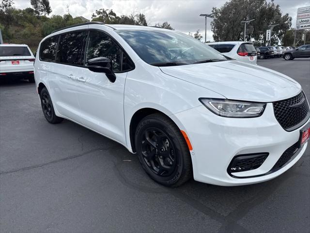 new 2025 Chrysler Pacifica Hybrid car, priced at $59,780