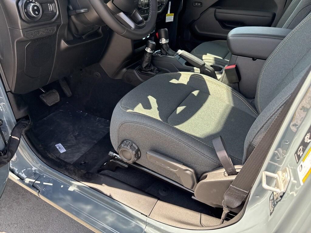 new 2025 Jeep Gladiator car, priced at $45,405