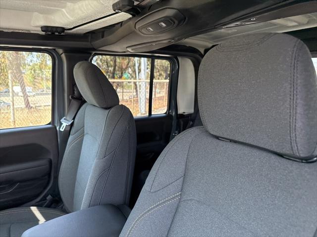 new 2025 Jeep Gladiator car, priced at $46,405