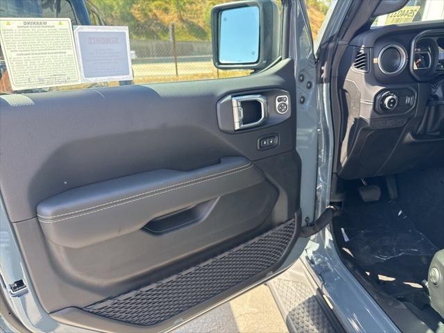 new 2025 Jeep Gladiator car, priced at $52,695