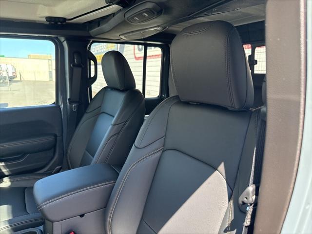new 2025 Jeep Gladiator car, priced at $52,695
