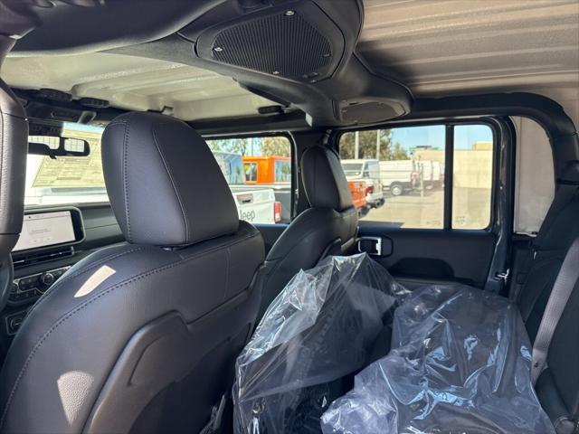 new 2025 Jeep Gladiator car, priced at $52,695