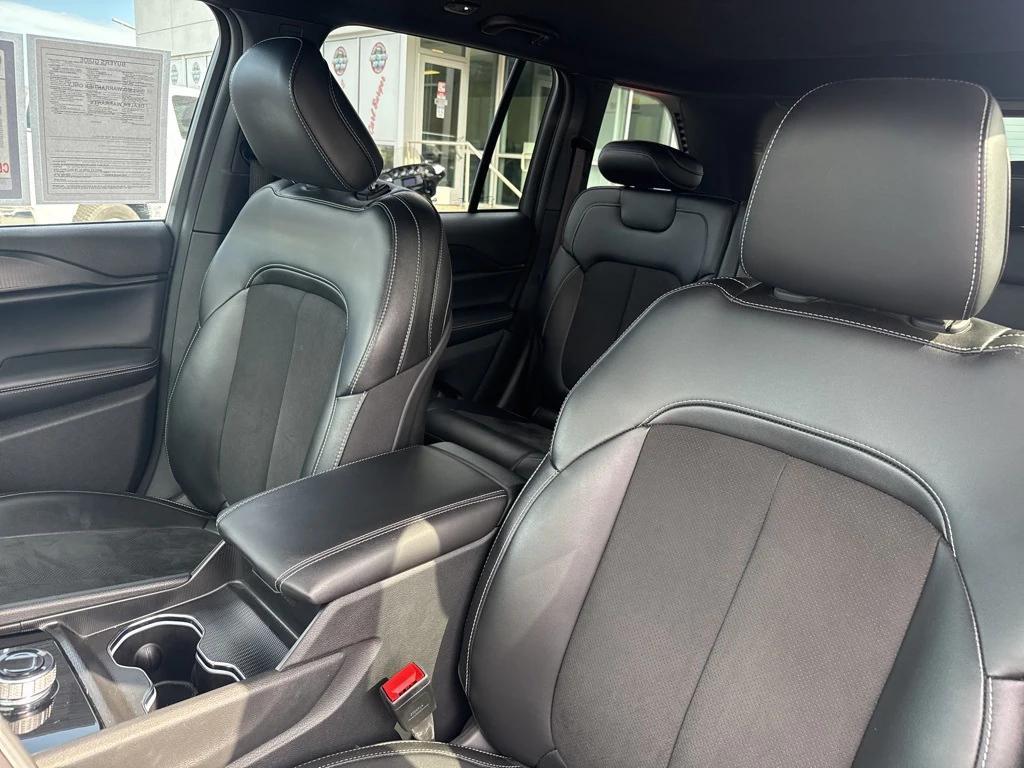 used 2024 Jeep Grand Cherokee car, priced at $34,990