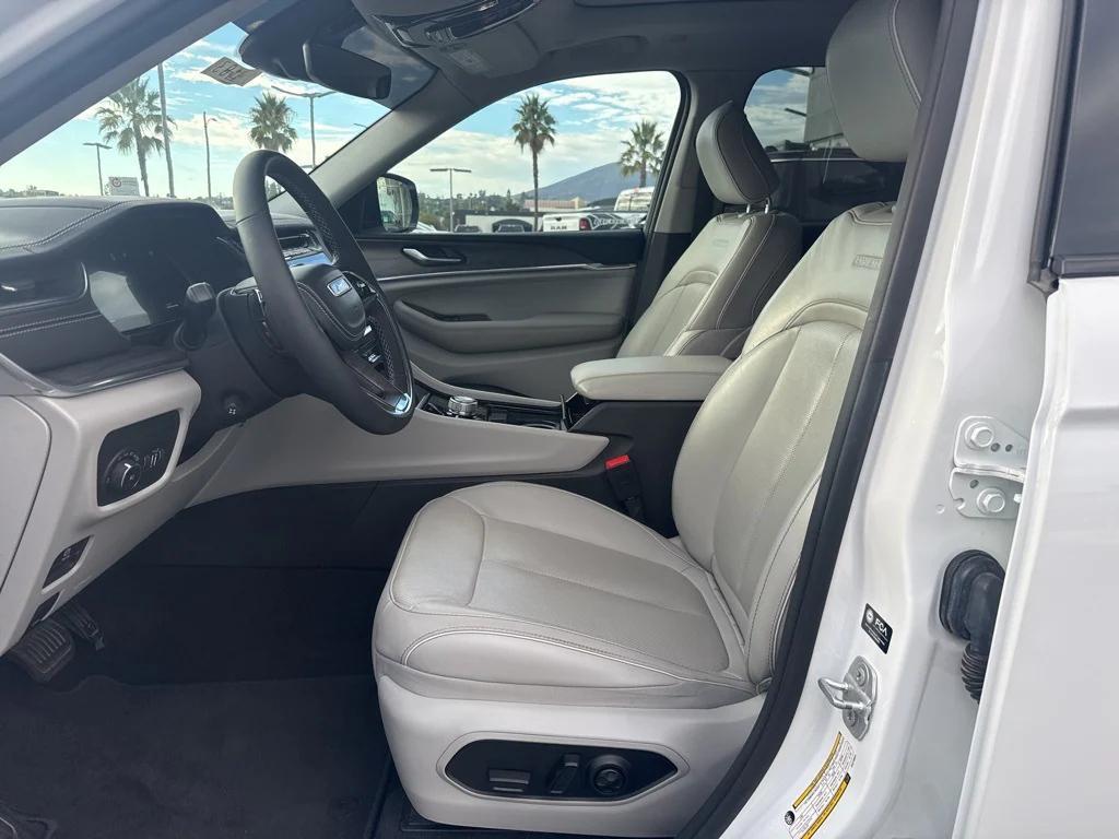 used 2023 Jeep Grand Cherokee car, priced at $39,990