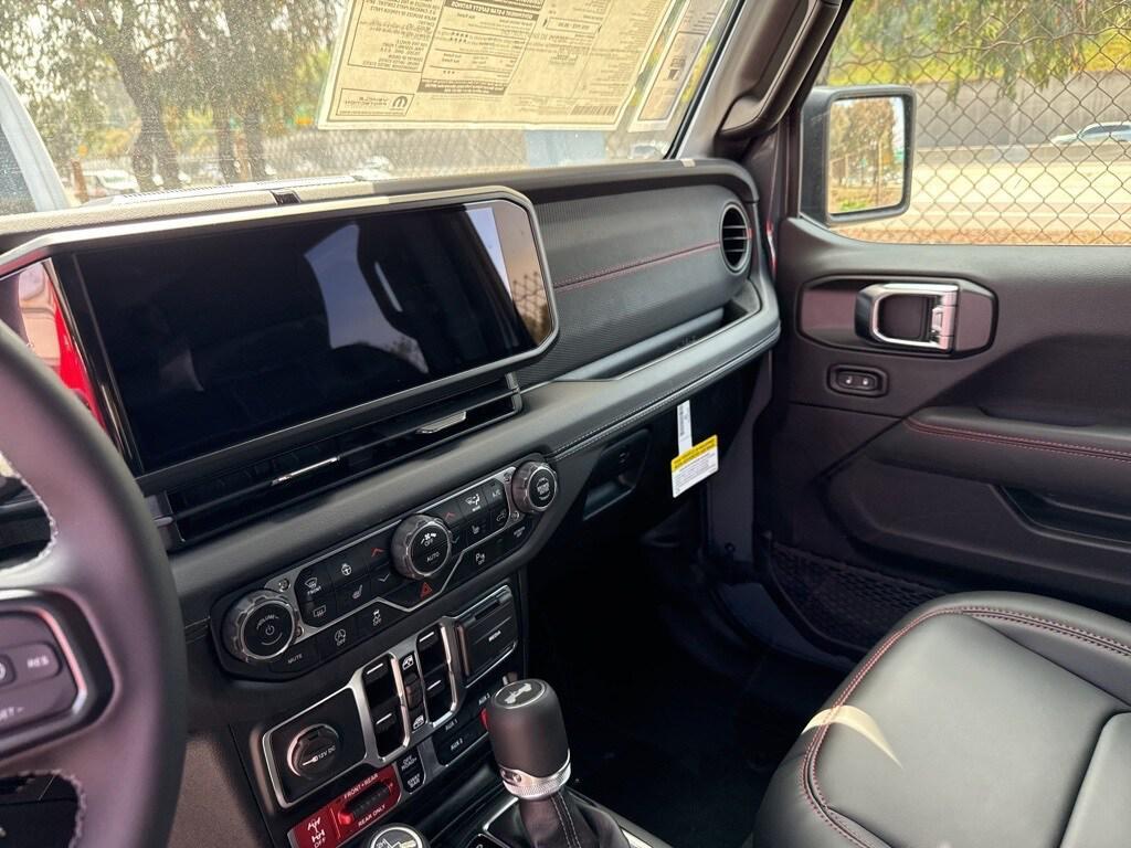 new 2025 Jeep Wrangler car, priced at $68,640