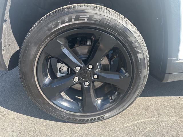 used 2024 Jeep Grand Cherokee car, priced at $38,990
