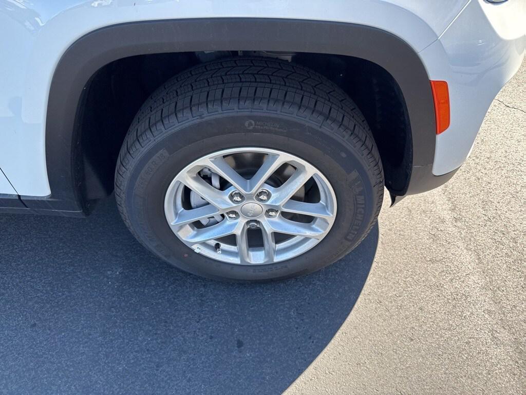 new 2025 Jeep Grand Cherokee car, priced at $41,375