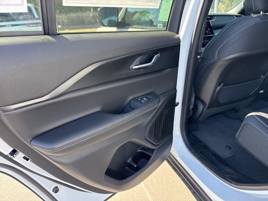 new 2025 Jeep Grand Cherokee car, priced at $41,375