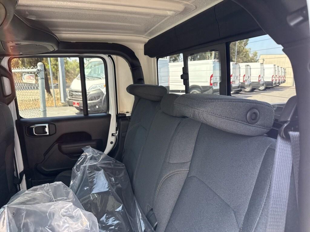 new 2025 Jeep Gladiator car, priced at $44,810