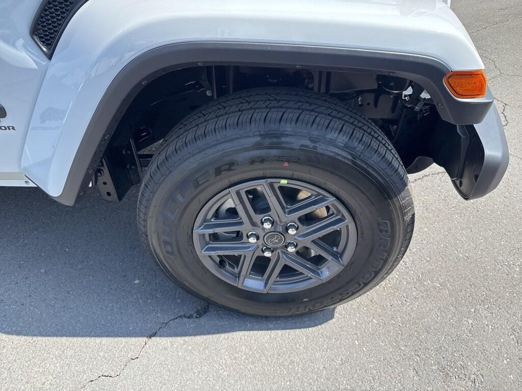 new 2025 Jeep Gladiator car, priced at $44,810