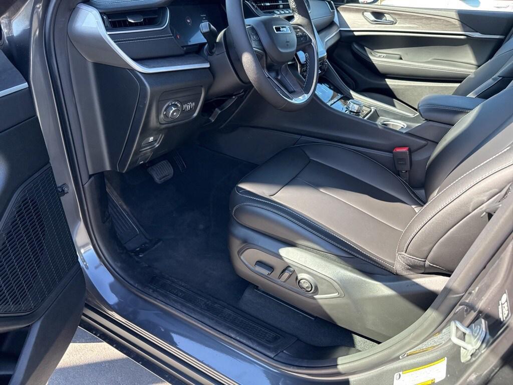 new 2025 Jeep Grand Cherokee car, priced at $47,495