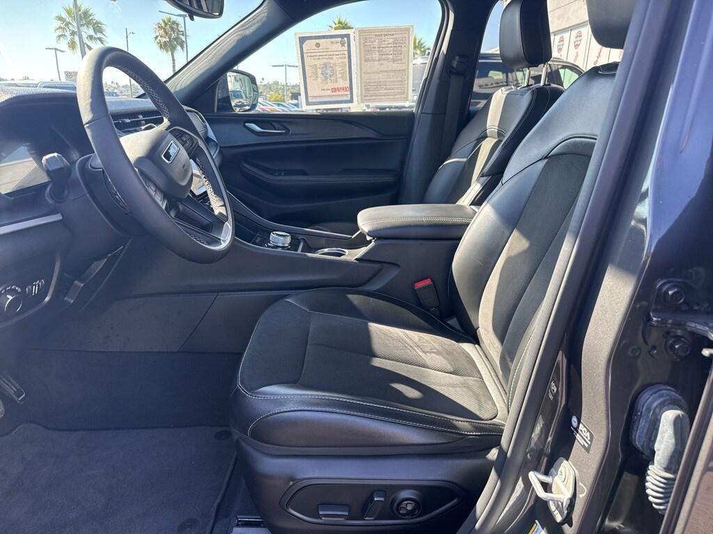 used 2024 Jeep Grand Cherokee car, priced at $34,990