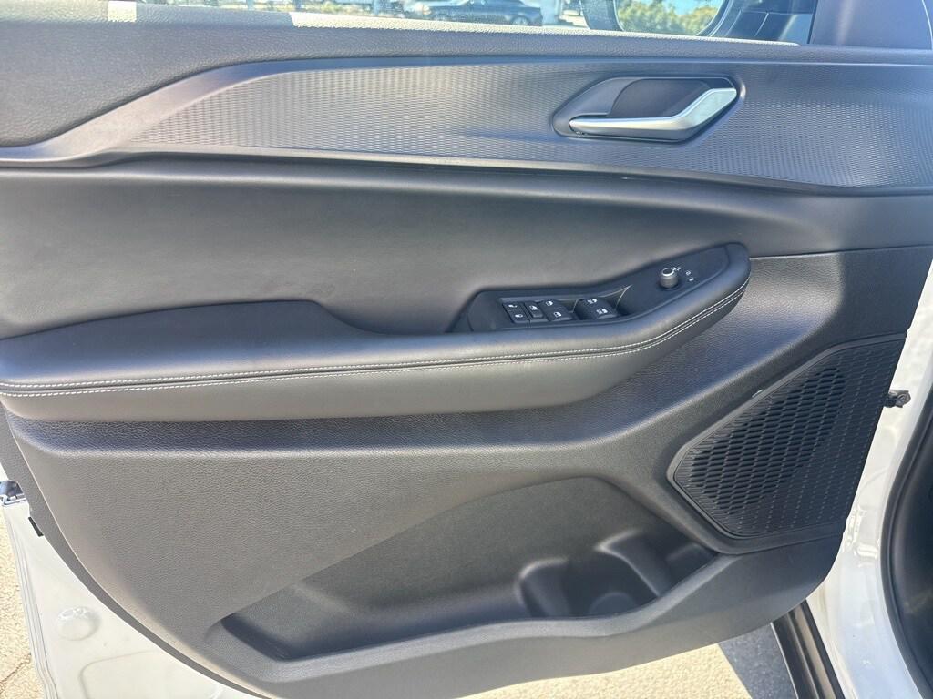 used 2024 Jeep Grand Cherokee car, priced at $28,990