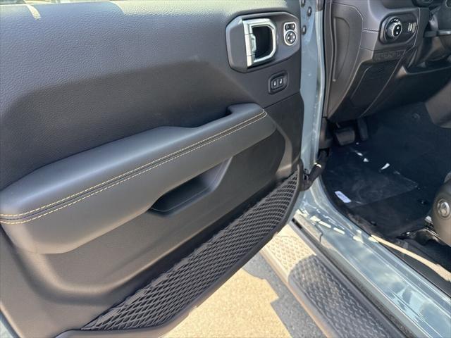 new 2025 Jeep Gladiator car, priced at $50,065