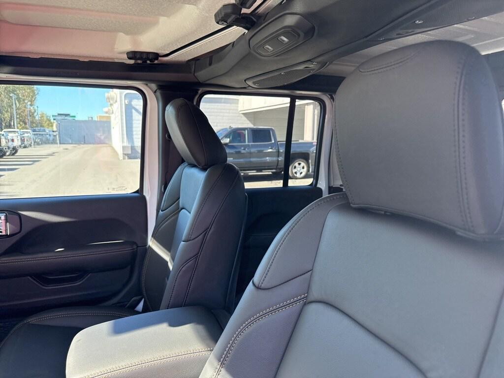 new 2025 Jeep Gladiator car, priced at $48,100