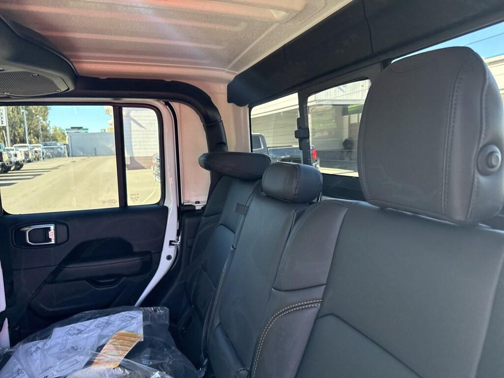 new 2025 Jeep Gladiator car, priced at $48,100