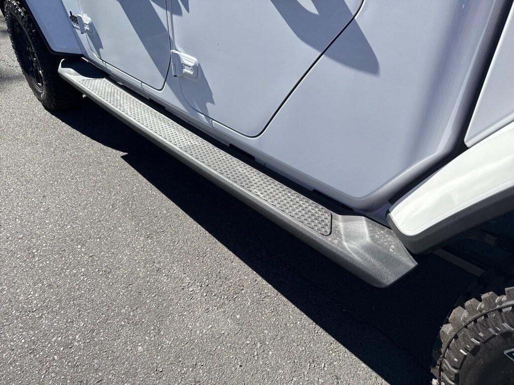 new 2025 Jeep Gladiator car, priced at $48,100