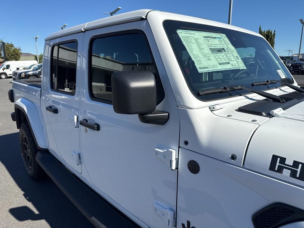 new 2025 Jeep Gladiator car, priced at $48,100