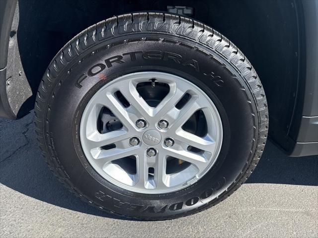 used 2024 Jeep Grand Cherokee car, priced at $32,990