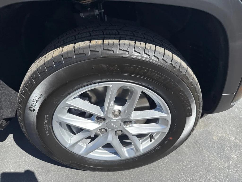 new 2025 Jeep Grand Cherokee L car, priced at $42,875