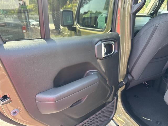 new 2025 Jeep Gladiator car, priced at $46,035