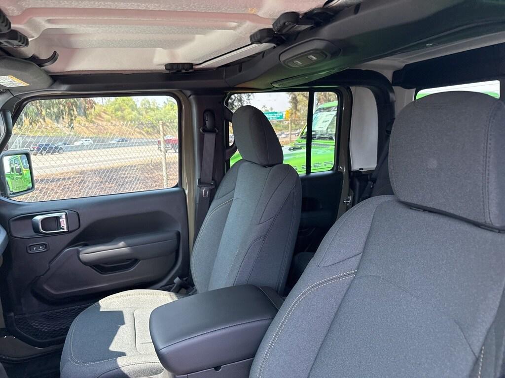 new 2025 Jeep Gladiator car, priced at $43,535