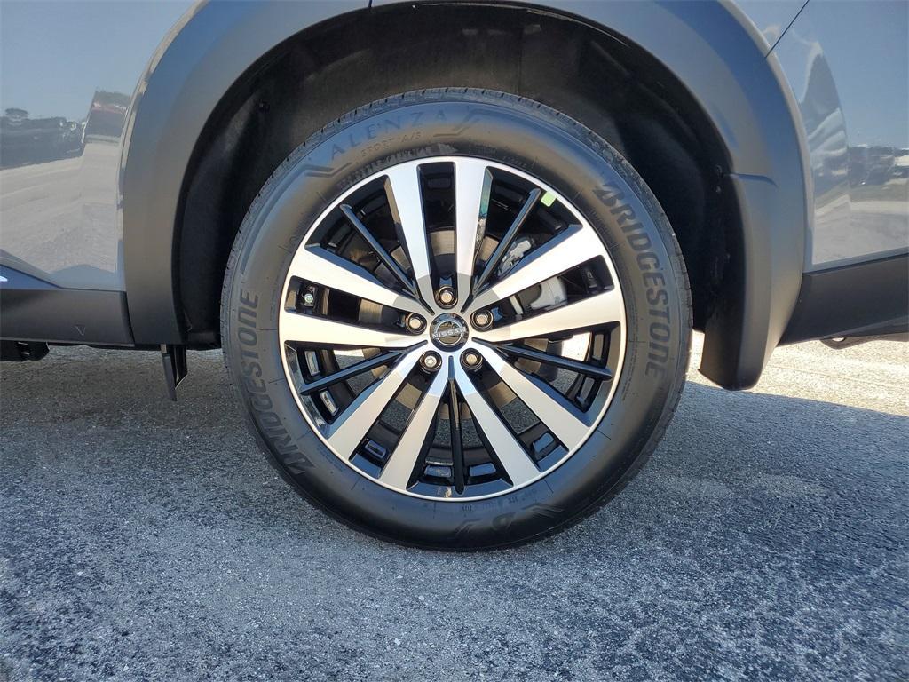 new 2025 Nissan Pathfinder car, priced at $42,652