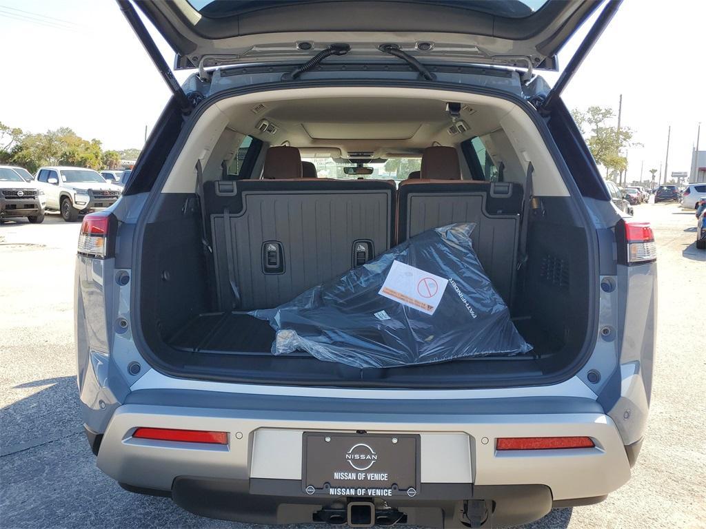 new 2025 Nissan Pathfinder car, priced at $42,652