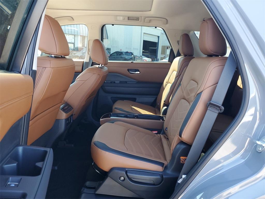new 2025 Nissan Pathfinder car, priced at $42,652