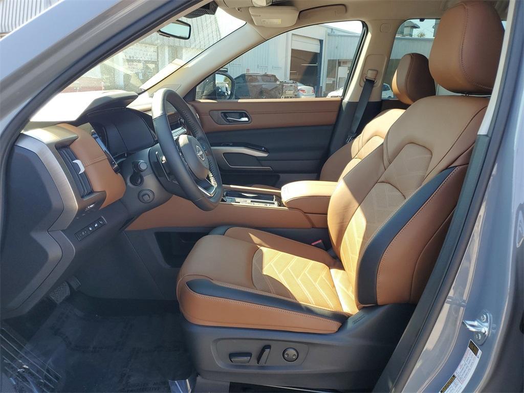 new 2025 Nissan Pathfinder car, priced at $42,652
