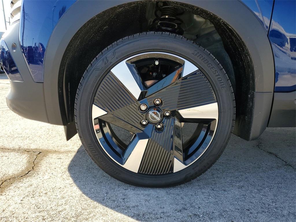 new 2025 Nissan Kicks car, priced at $25,432