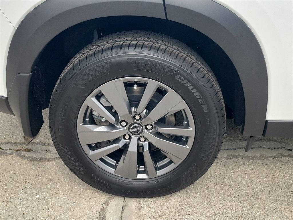 new 2025 Nissan Pathfinder car, priced at $34,213