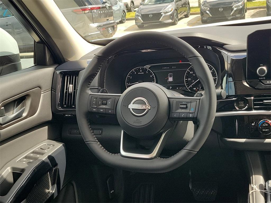 new 2025 Nissan Pathfinder car, priced at $34,213