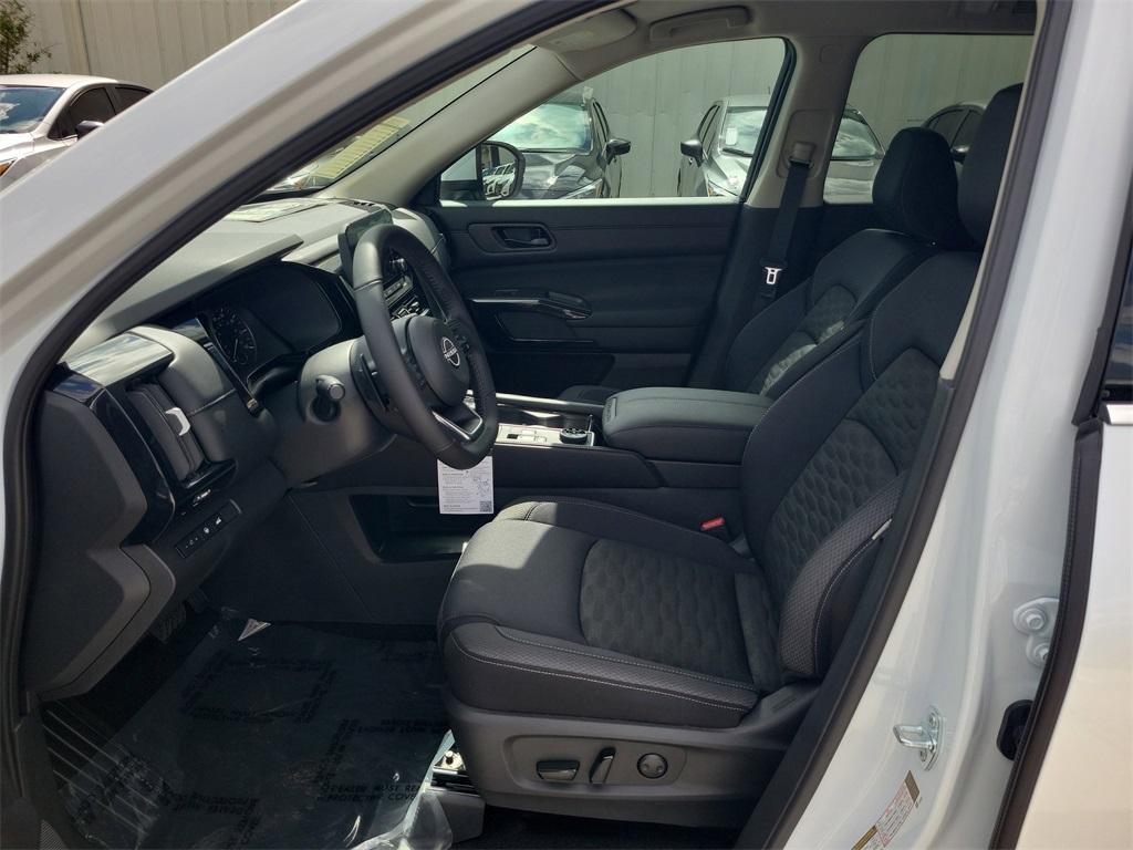 new 2025 Nissan Pathfinder car, priced at $34,213