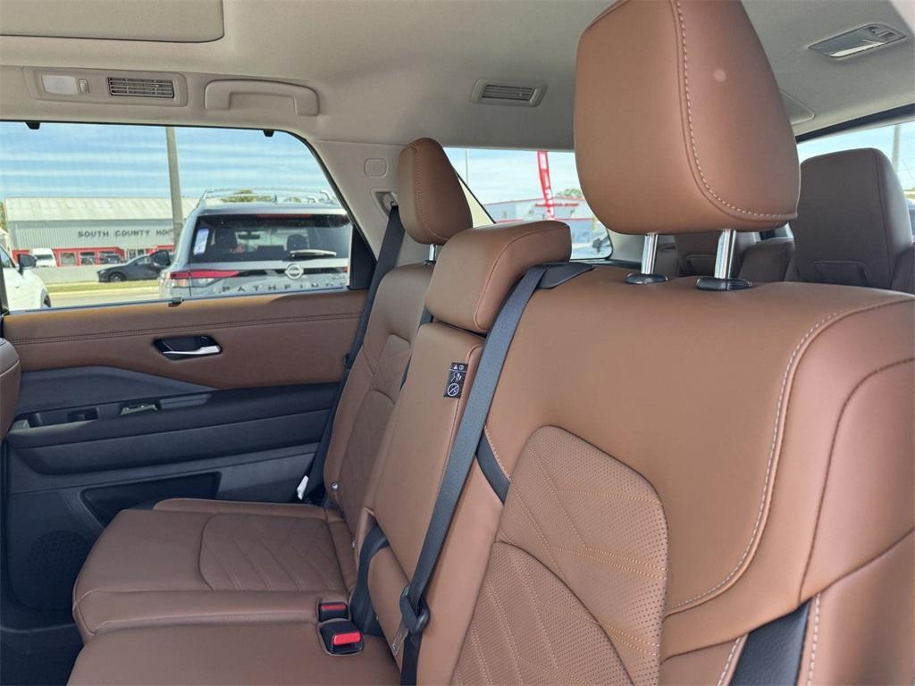 new 2025 Nissan Pathfinder car, priced at $48,365