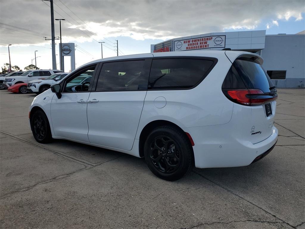 used 2024 Chrysler Pacifica Hybrid car, priced at $31,991