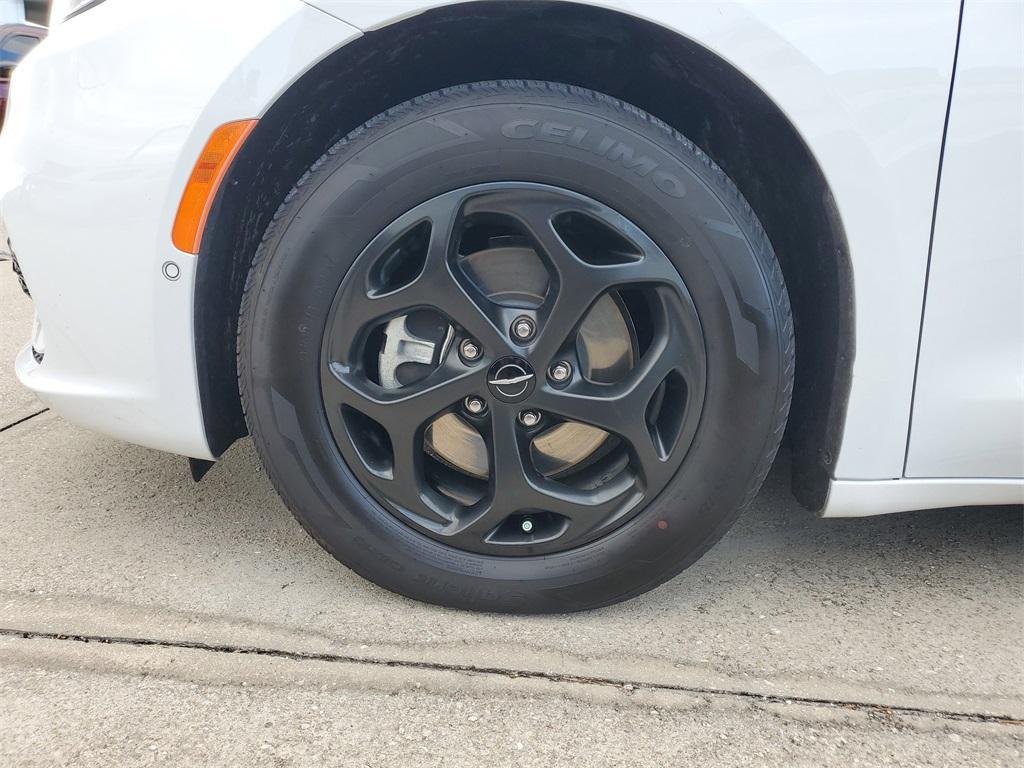 used 2024 Chrysler Pacifica Hybrid car, priced at $31,991