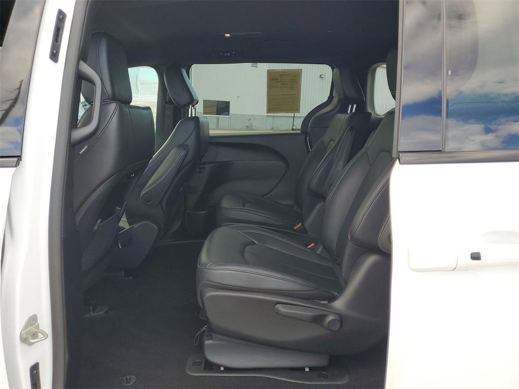 used 2024 Chrysler Pacifica Hybrid car, priced at $31,991