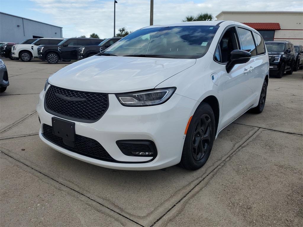 used 2024 Chrysler Pacifica Hybrid car, priced at $31,991