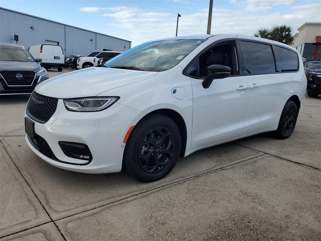 used 2024 Chrysler Pacifica Hybrid car, priced at $31,991